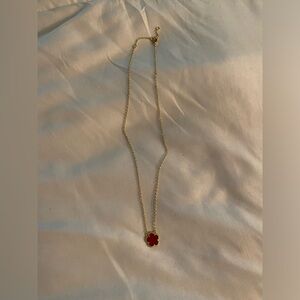 Gold clover pendant necklace